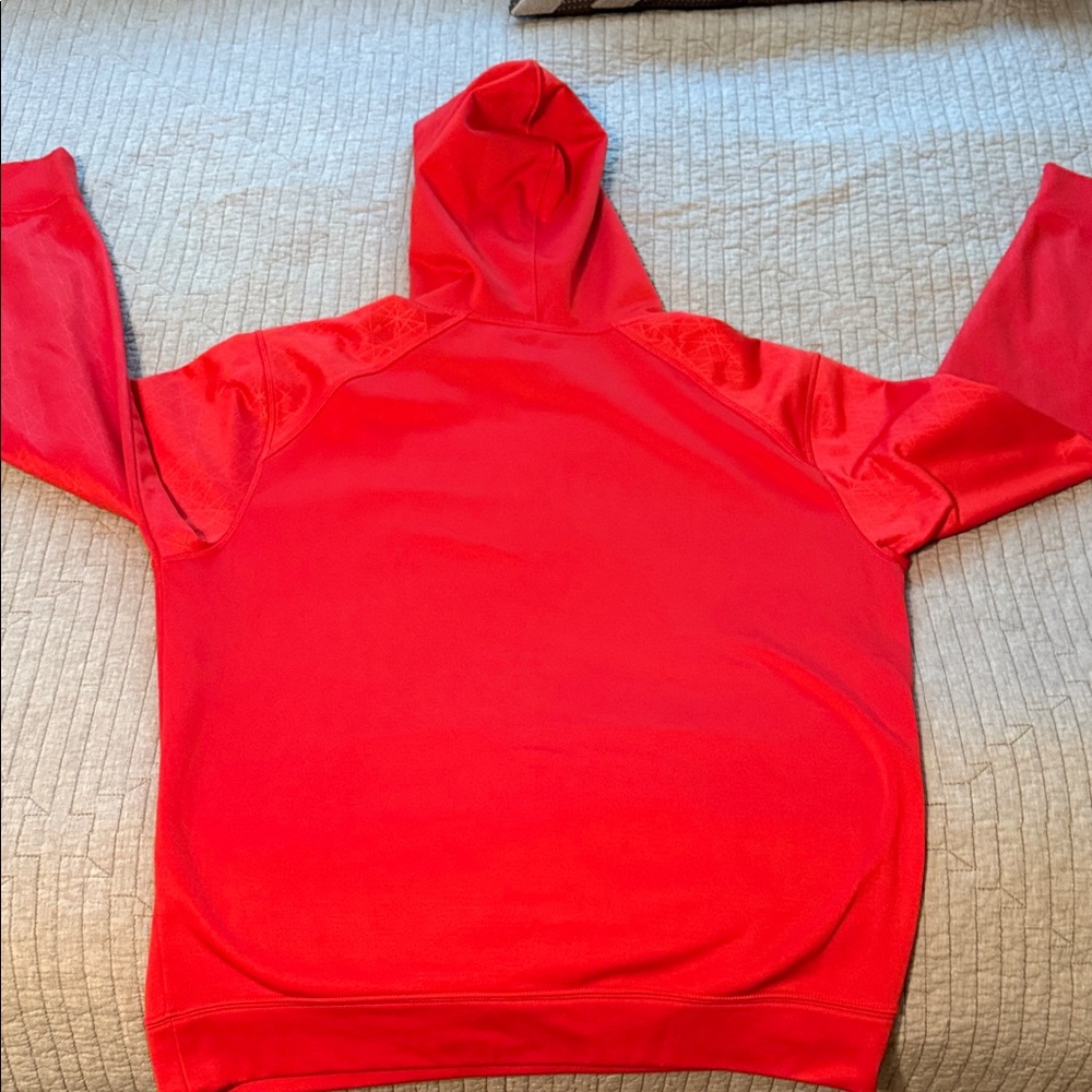 Majestic Red Chicago Bulls Basketball Hoodie - Picture 5 of 5